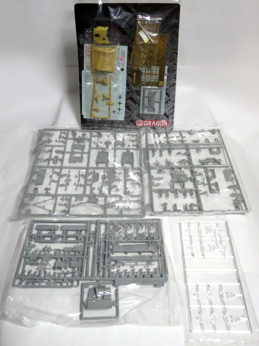 1/35 Sd.Kfz.251/2 Ausf.c mit Wurfrahmen 40