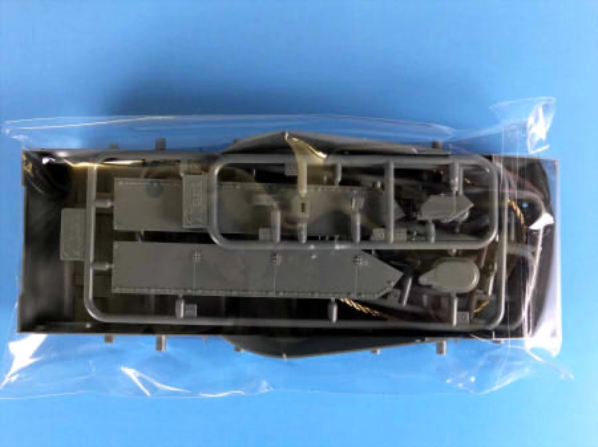 1/35 Russian T-80U MBT